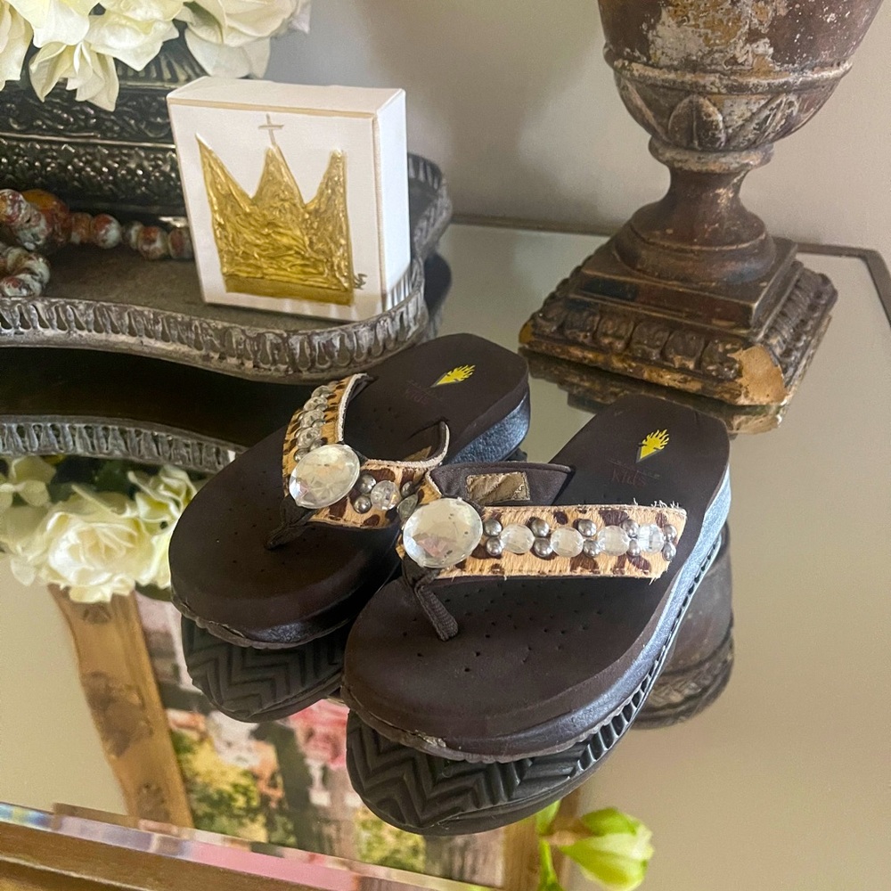 SOLD- Adorable Volatile Girls Sandals